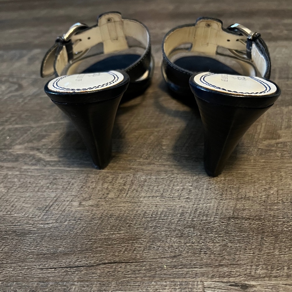 Anne Klein Halen Navy Leather Slip-On Sandals - Picture 7 of 10